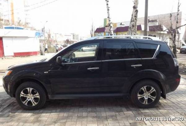 Mitsubishi Outlander - 